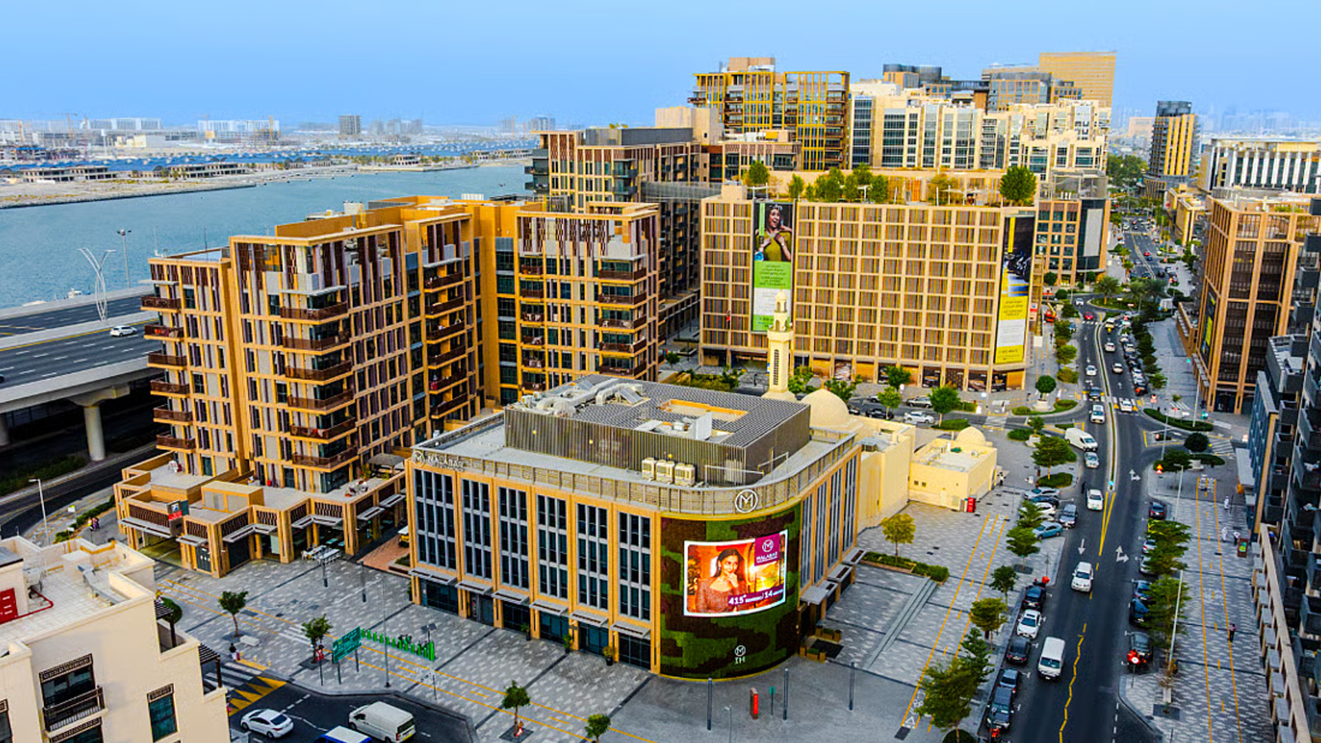 বিশ্বের প্রথম ‘স্বর্ণের সড়ক’ তৈরি হচ্ছে দুবাইয়ে!