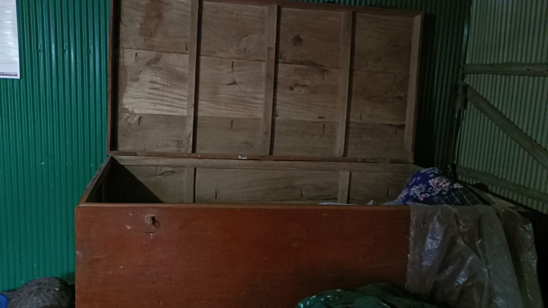 ঝিনাইদহে গরু ব্যবসায়ীর বাড়িতে ডাকাতি, স্বর্ণালংকার ও টাকা লুট