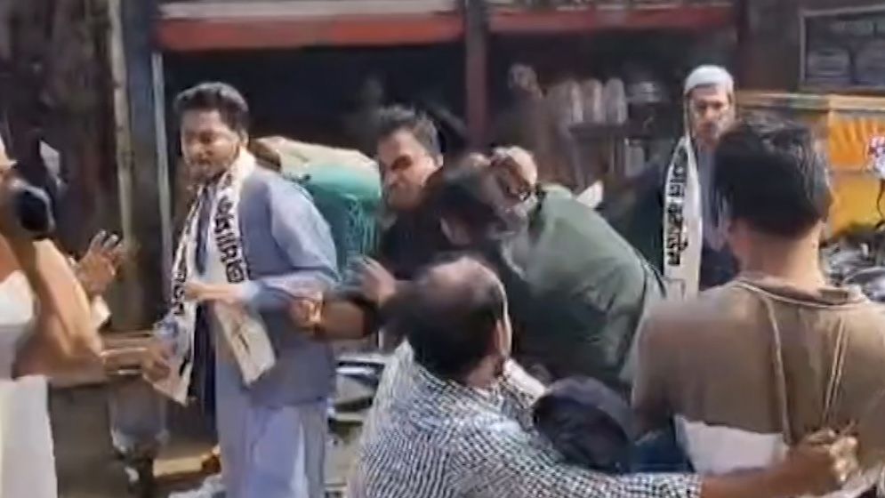 ফেসবুক স্ট্যাটাস নিয়ে শরীয়তপুরে বিএনপি-জামায়াত সংঘর্ষ, আহত ১২