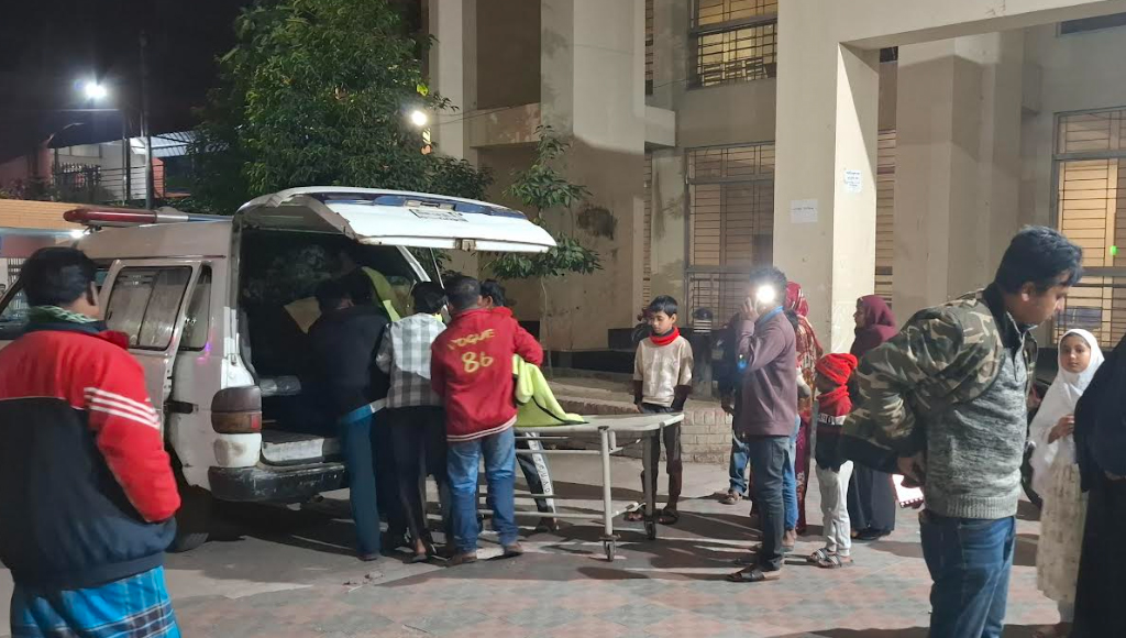 মাদারীপুরে বাস-ইজিবাইক সংঘর্ষে মৃত বেড়ে ৭, ৫ জনই নারী