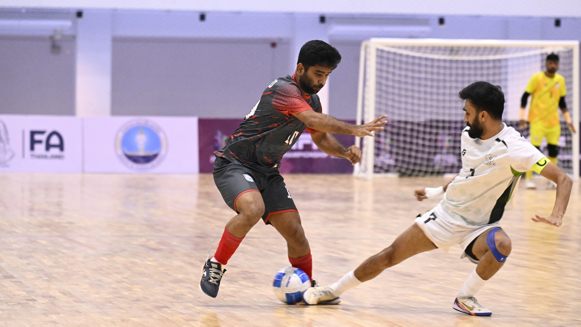 সাফ ফুটসালে পাকিস্তানের কাছে হেরে শিরোপার দৌড় থেকে ছিটকে গেল বাংলাদেশ