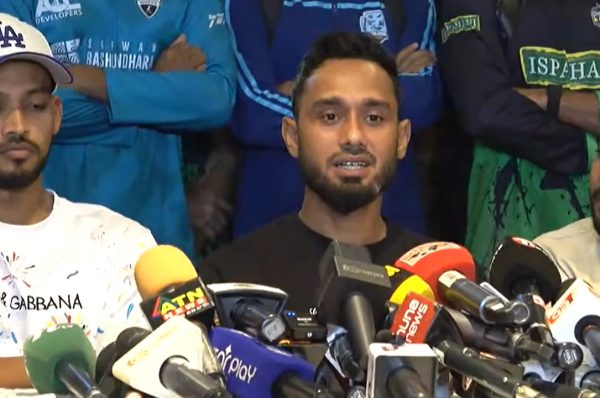 দাবি মানার আগে মাঠে নামবেন না ক্রিকেটাররা