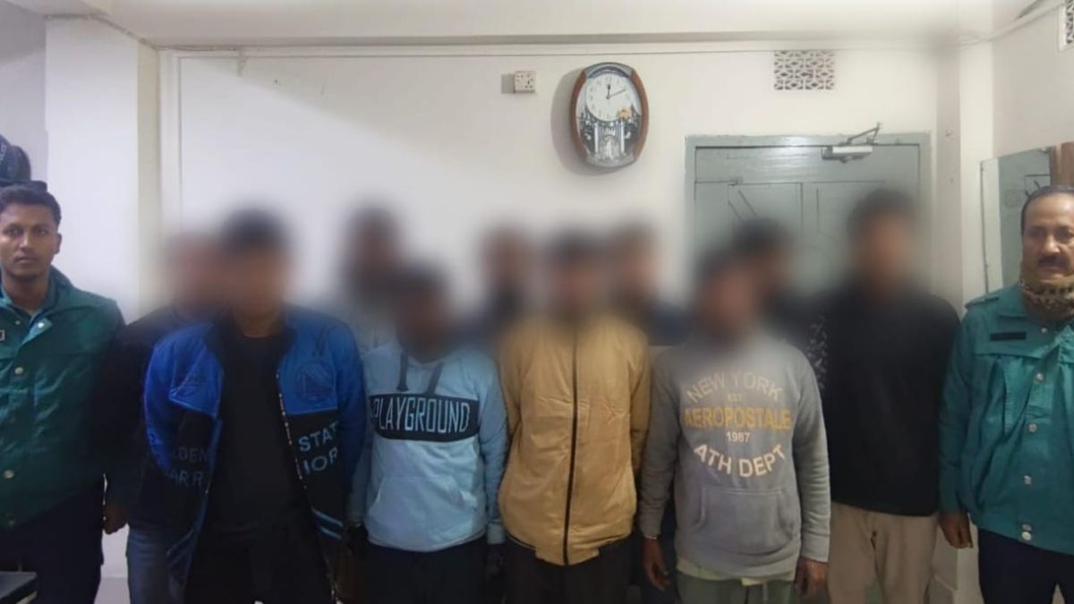 রাজধানীতে পুলিশের বিশেষ অভিযানে গ্রেপ্তার ১১