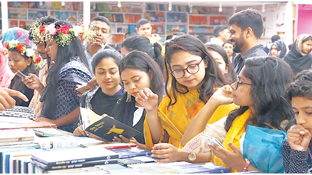 বেঁকে বসেছেন প্রকাশকরা, বইমেলা ঘিরে অনিশ্চয়তা