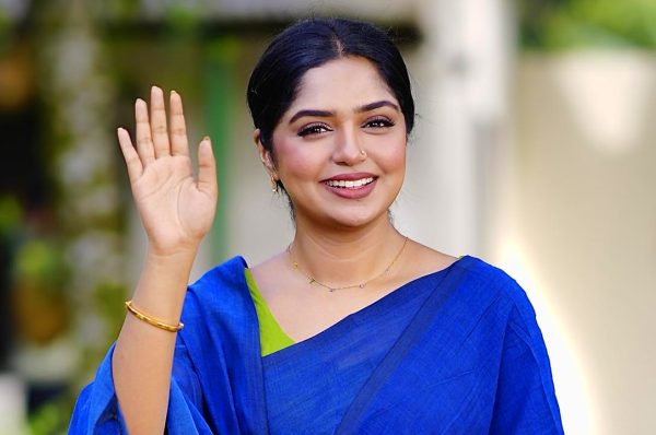 কোনোভাবেই সবাইকে খুশি করা যাবে না : হিমি