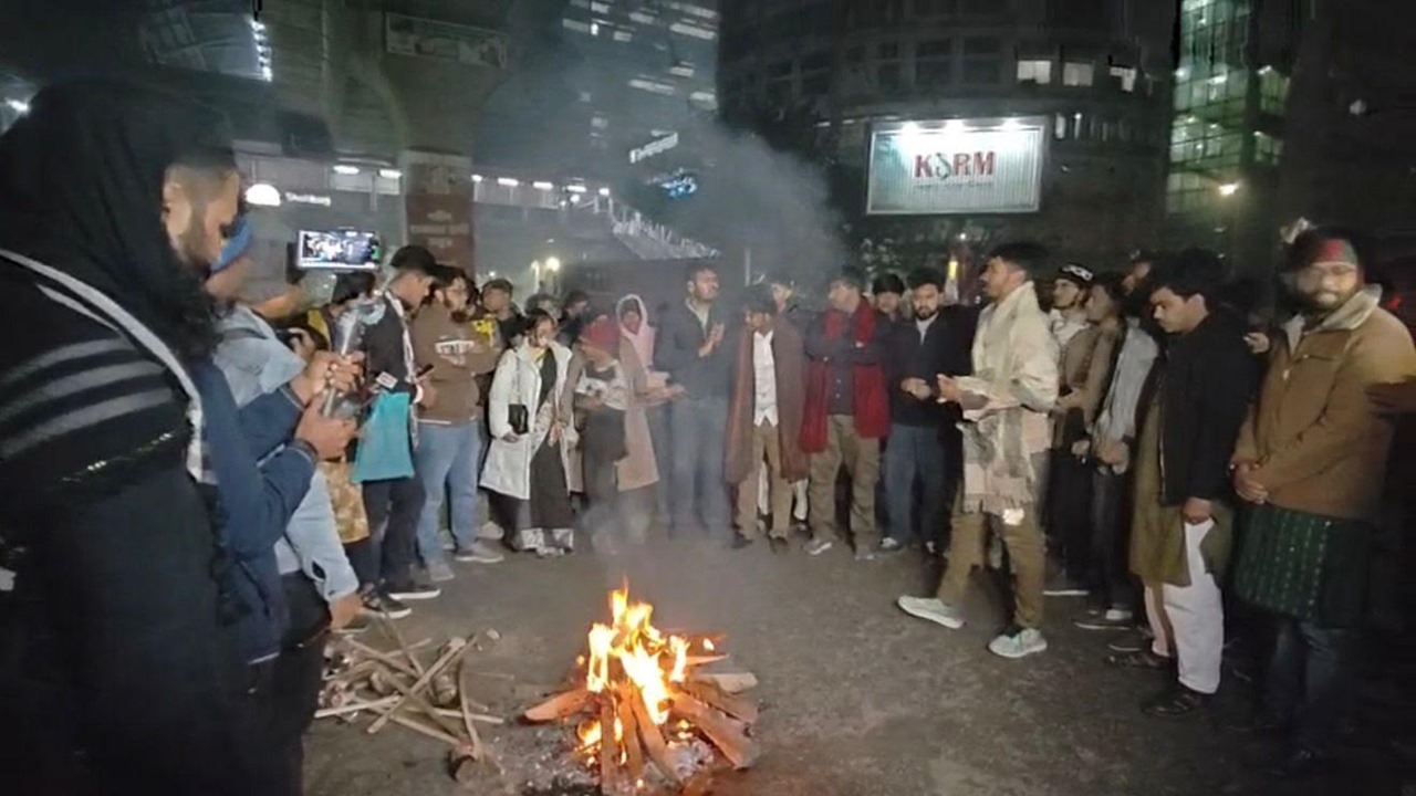 বৈষম্যবিরোধী ছাত্র আন্দোলনের শাহবাগ অবরোধ