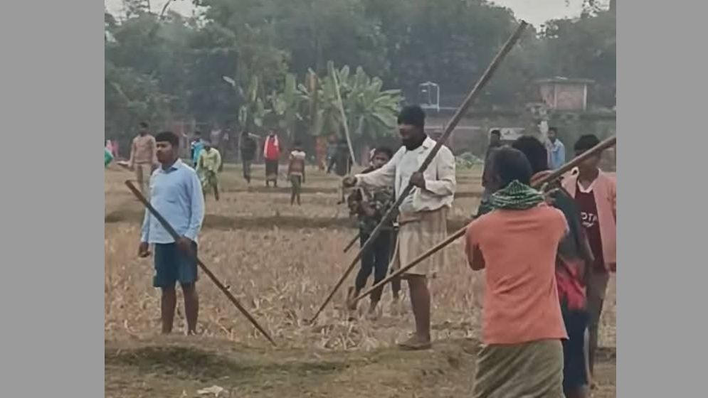 দুদল গ্রামবাসীর সংঘর্ষে আহত ২০