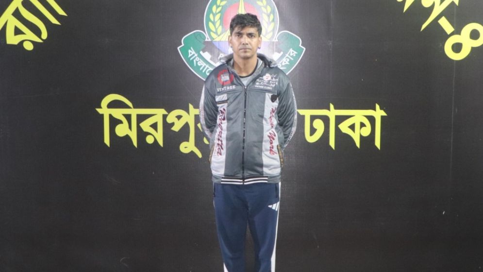 রাজধানীতে র‍্যাবের অভিযানে আগ্নেয়াস্ত্র-গোলাবারুদসহ গ্রেফতার ১