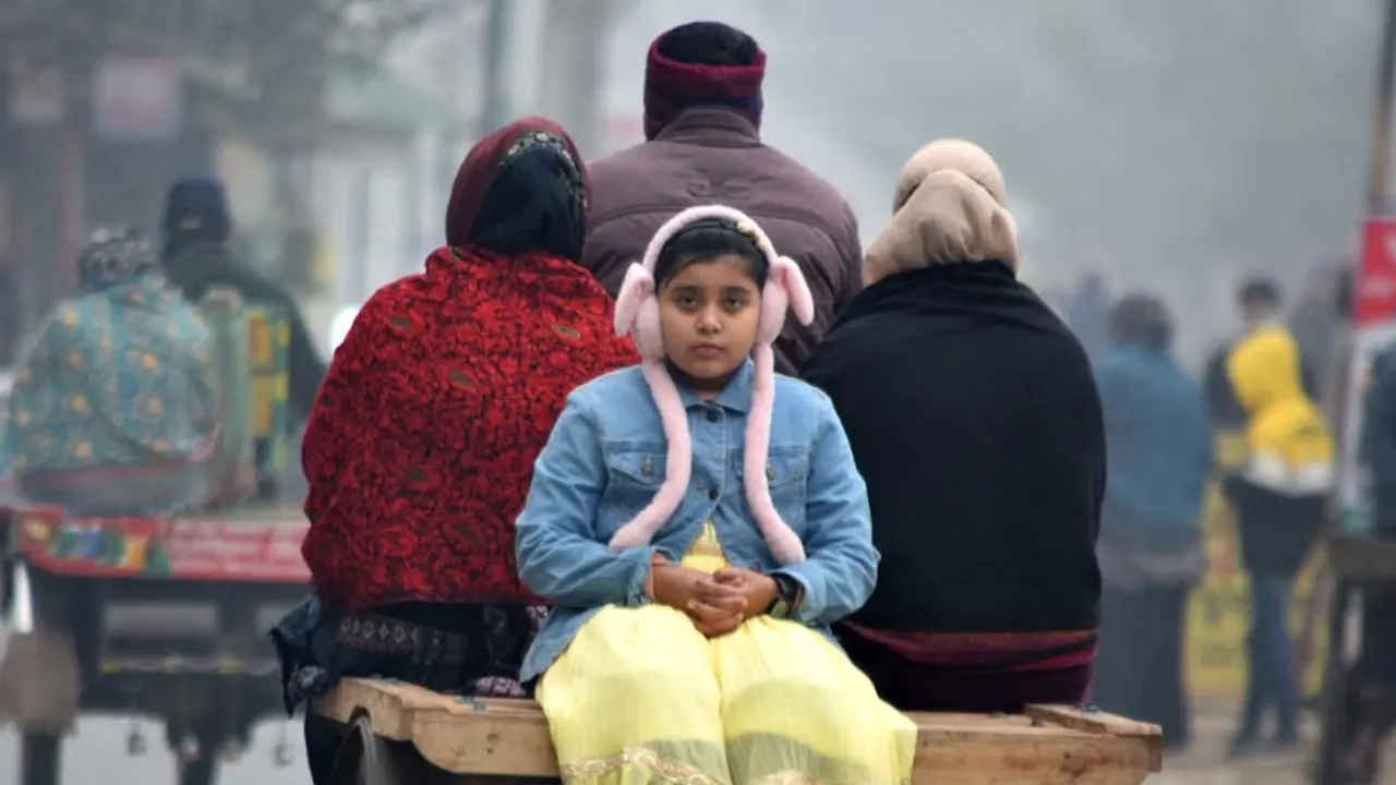 চুয়াডাঙ্গায় বইছে শৈত্যপ্রবাহ, তাপমাত্রা ৯ ডিগ্রির ঘরে