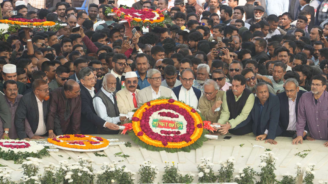 জিয়াউর রহমানের সমাধিতে বিএনপির শ্রদ্ধা