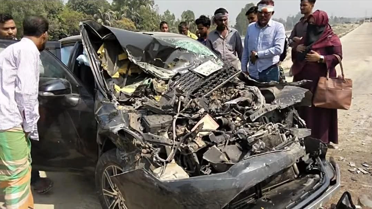 টাঙ্গাইলে প্রাইভেটকারের ধাক্কায় ভ্যানচালকসহ নিহত ২