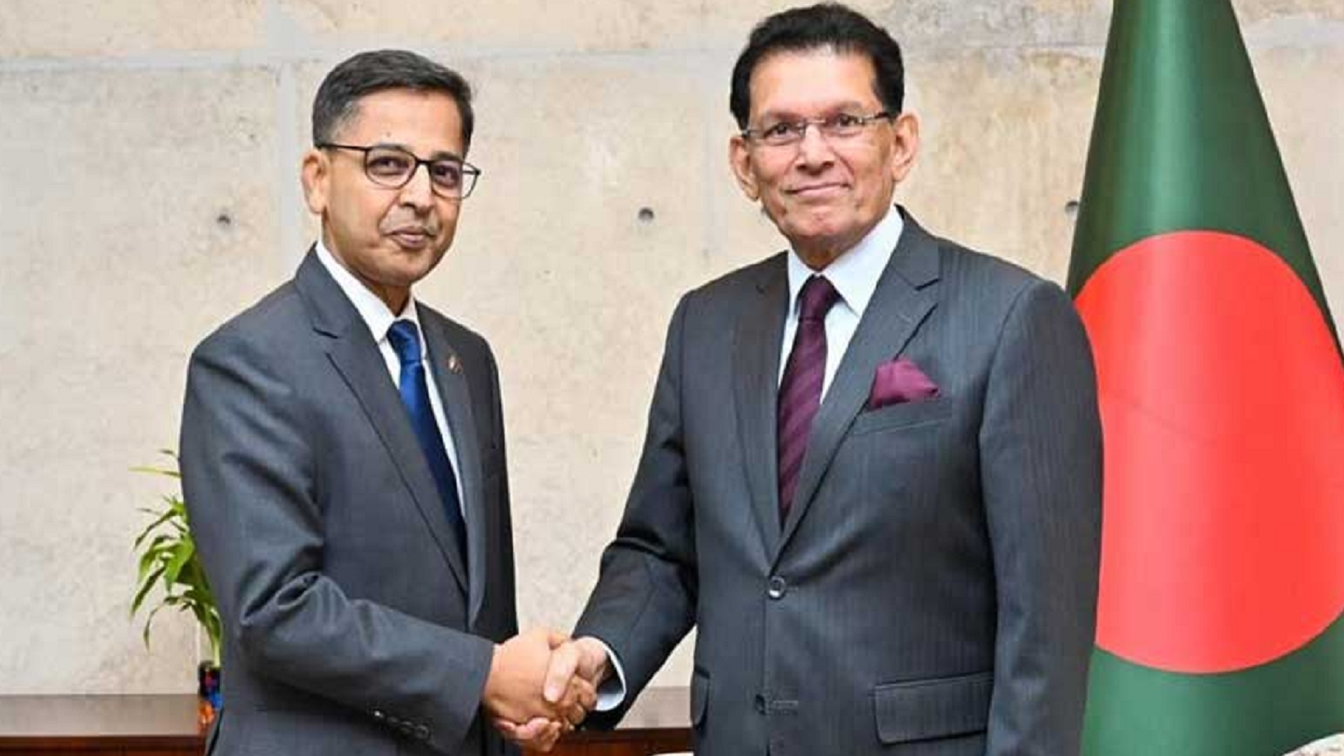 ভারতের ভিসা চালু নিয়ে হাইকমিশনারের সঙ্গে পররাষ্ট্রমন্ত্রীর আলোচনা