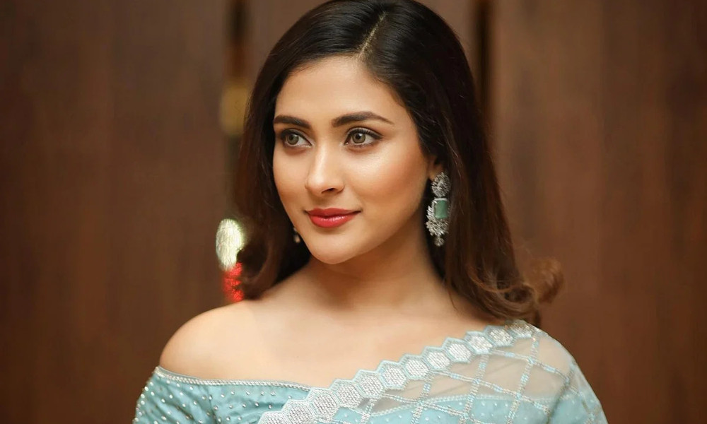 মাদককাণ্ডের খবরে আইনি ব্যবস্থা নিলেন মেহজাবীন