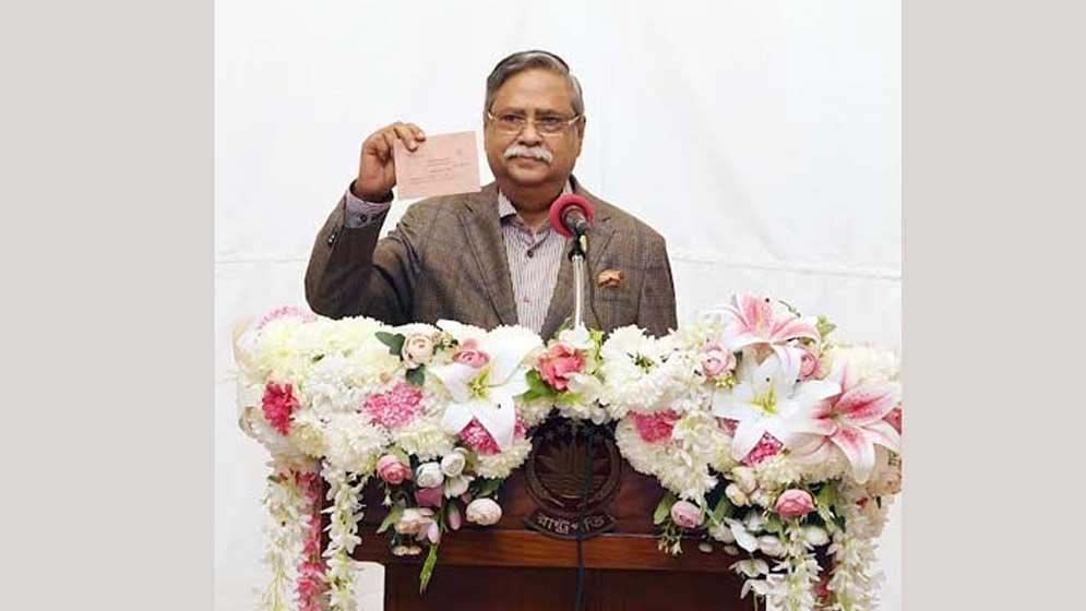 এবারো পোস্টাল ব্যালটে ভোট দিলেন রাষ্ট্রপতি