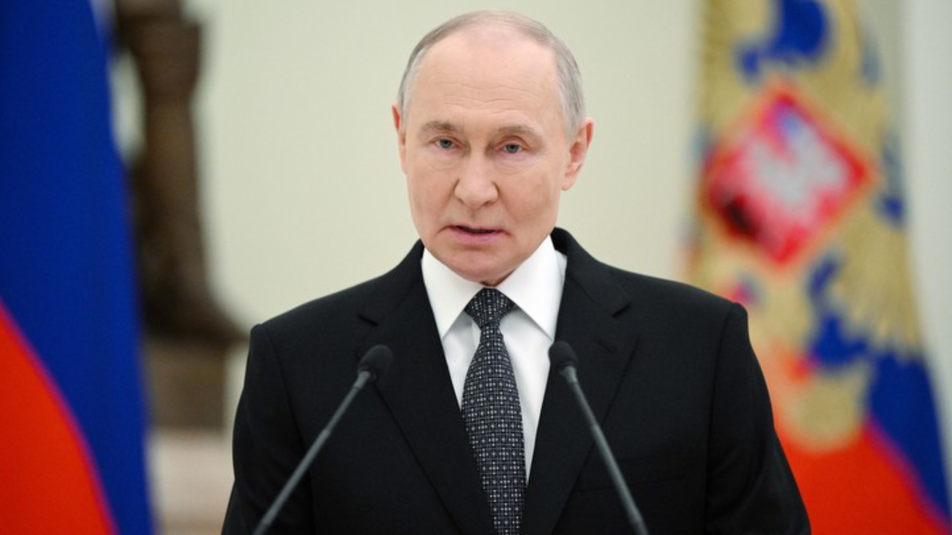 রাশিয়ার সামরিক সক্ষমতা আরও উন্নত করার অঙ্গীকার পুতিনের