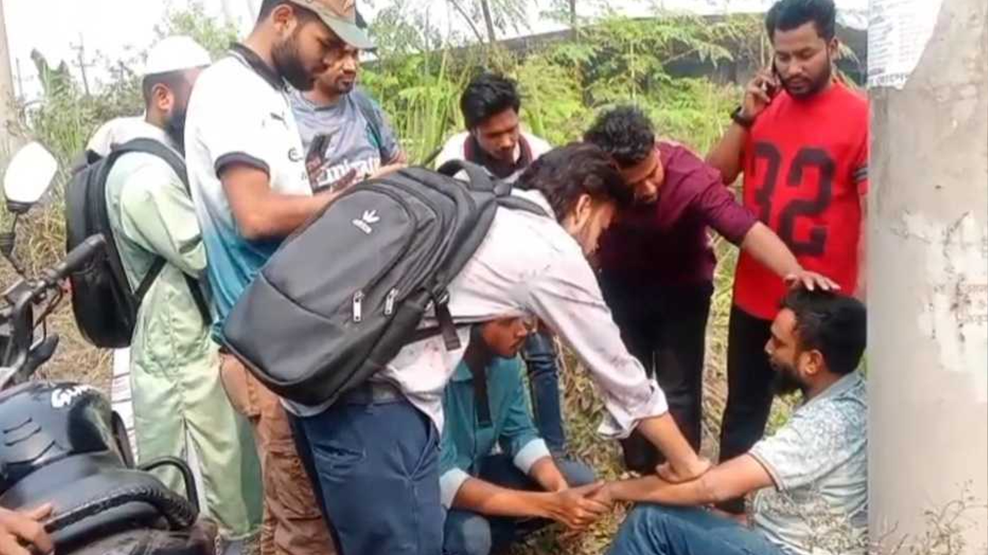 নারায়ণগঞ্জে ভরদুপুরে ফাঁকা গুলি ছুড়ে প্রায় ৩ লাখ টাকা ছিনতাই!
