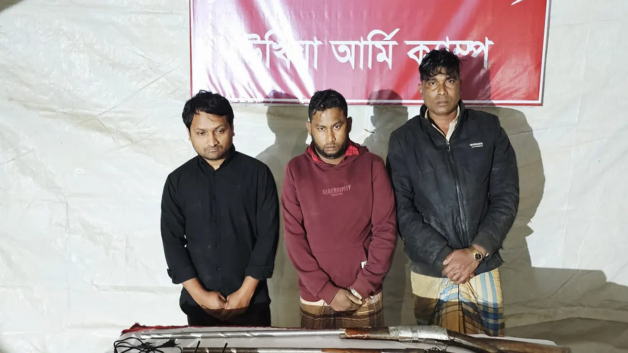 অস্ত্র-গোলাবারুদসহ ৩ সন্ত্রাসী আটক