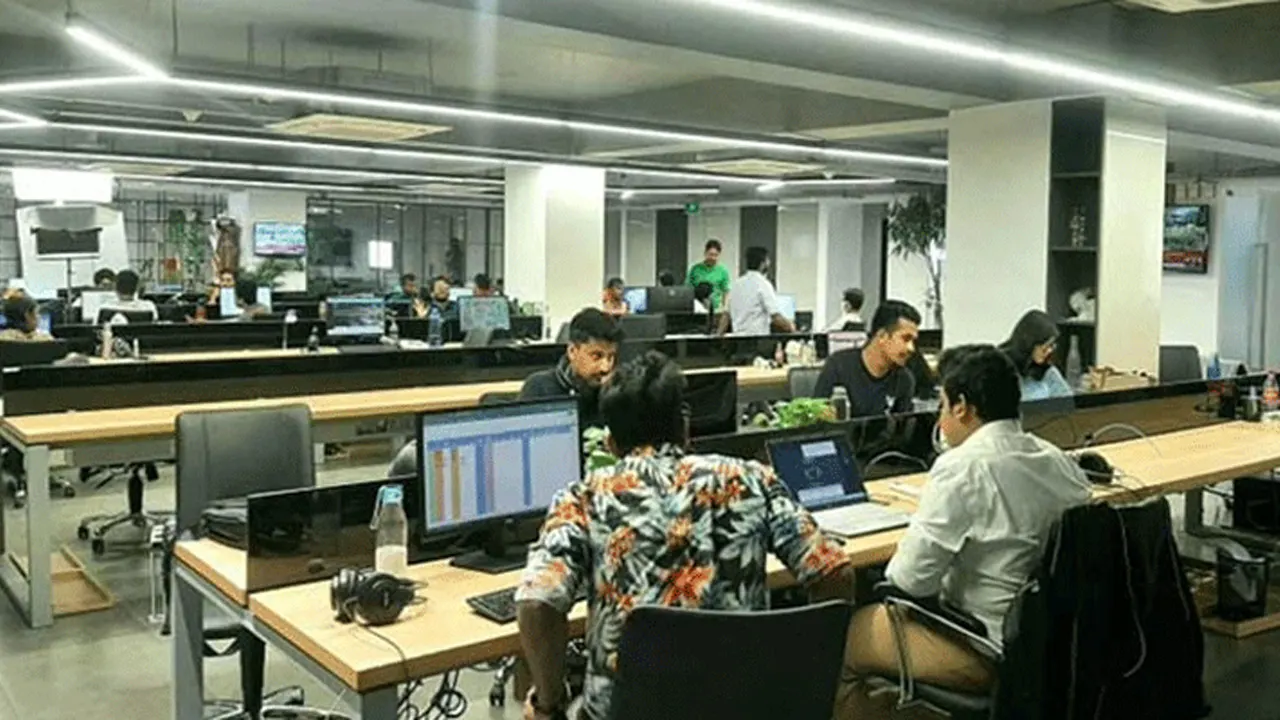 আজ থেকে নতুন সময়সূচিতে চলবে অফিস-আদালত ও ব্যাংক