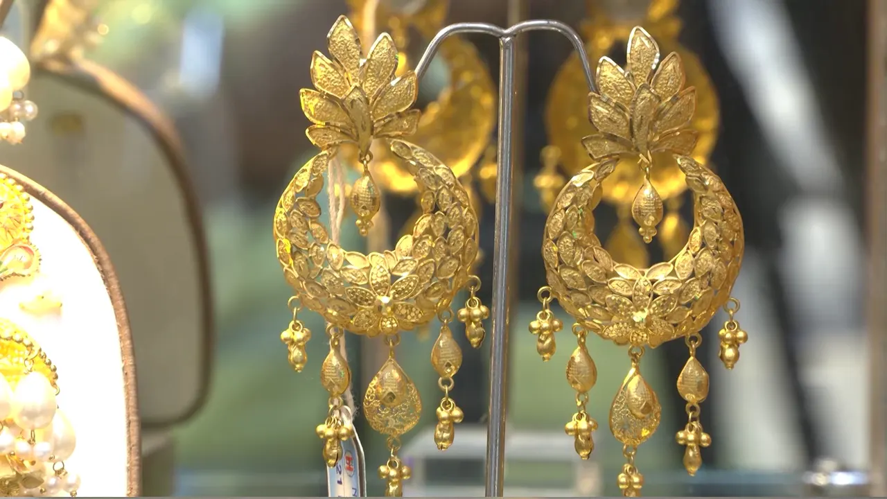 জেনে নিন আজ ভরিতে সোনার দাম কত