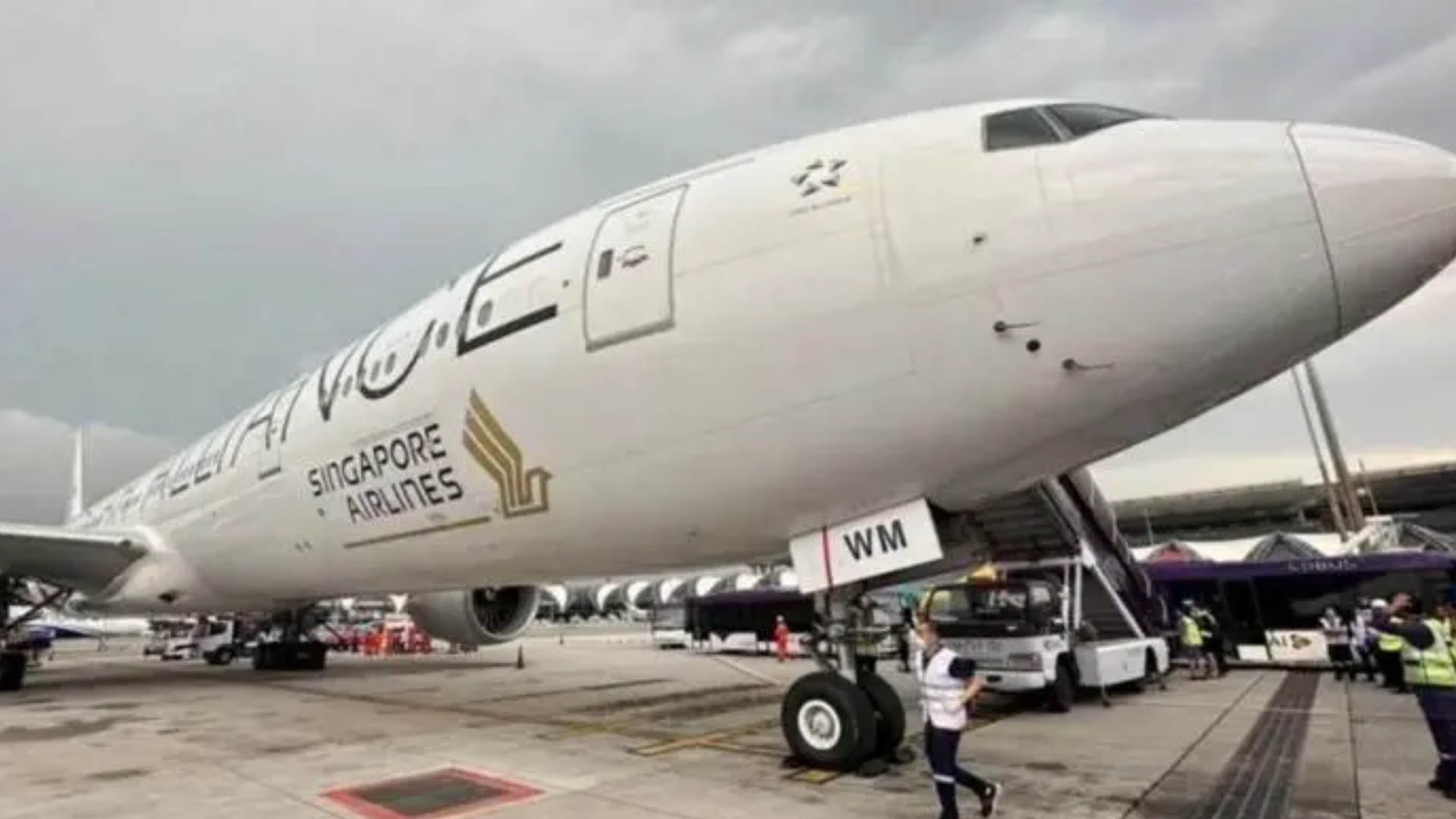 আকাশসীমা বন্ধ, মধ্যপ্রাচ্যে ফ্লাইট বাতিল