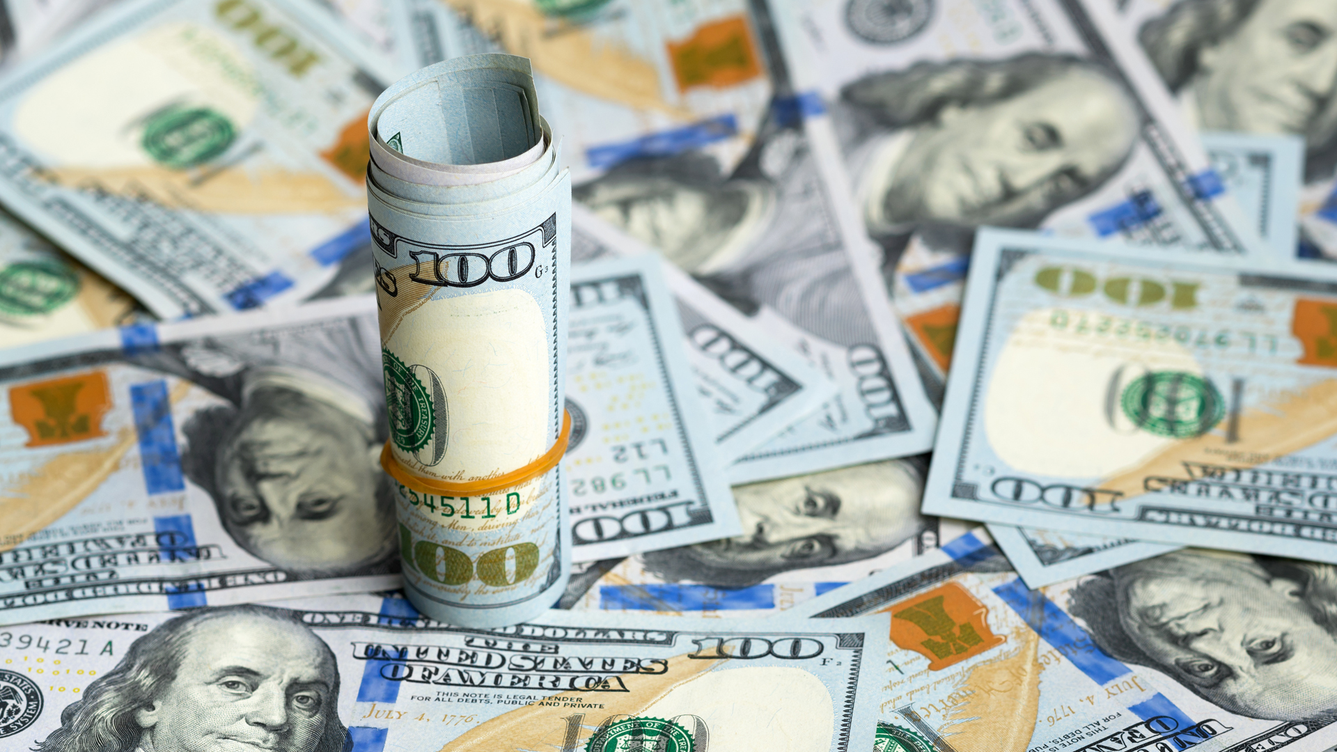 ডলারের বিপরীতে কমেছে টাকার মান