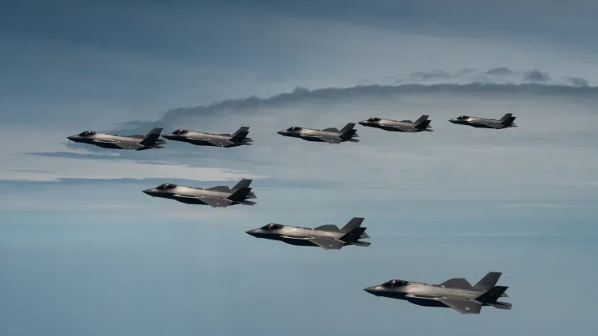 ইরান যুদ্ধে ১৬ সামরিক বিমান হারাল যুক্তরাষ্ট্র: ব্লুমবার্গ