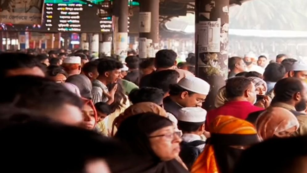 ঈদের আগেই রাজধানী ছাড়তে শুরু করেছে নগরবাসী