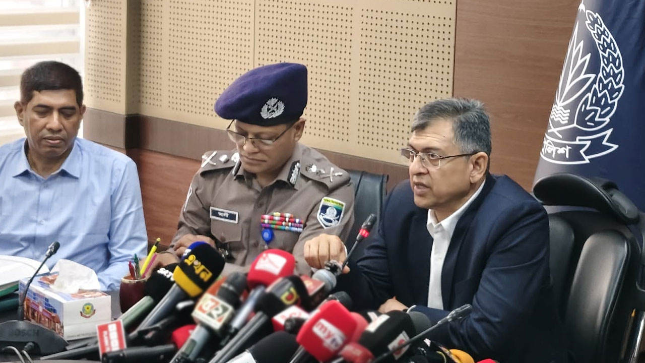 চাঁদাবাজ-অস্ত্রধারীদের তালিকা করে শিগগিরই সারাদেশে অভিযান : স্বরাষ্ট্রমন্ত্রী