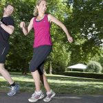 সকালে মাত্র ৩০ সেকেন্ড উল্টো হাঁটার উপকারিতা এতো!