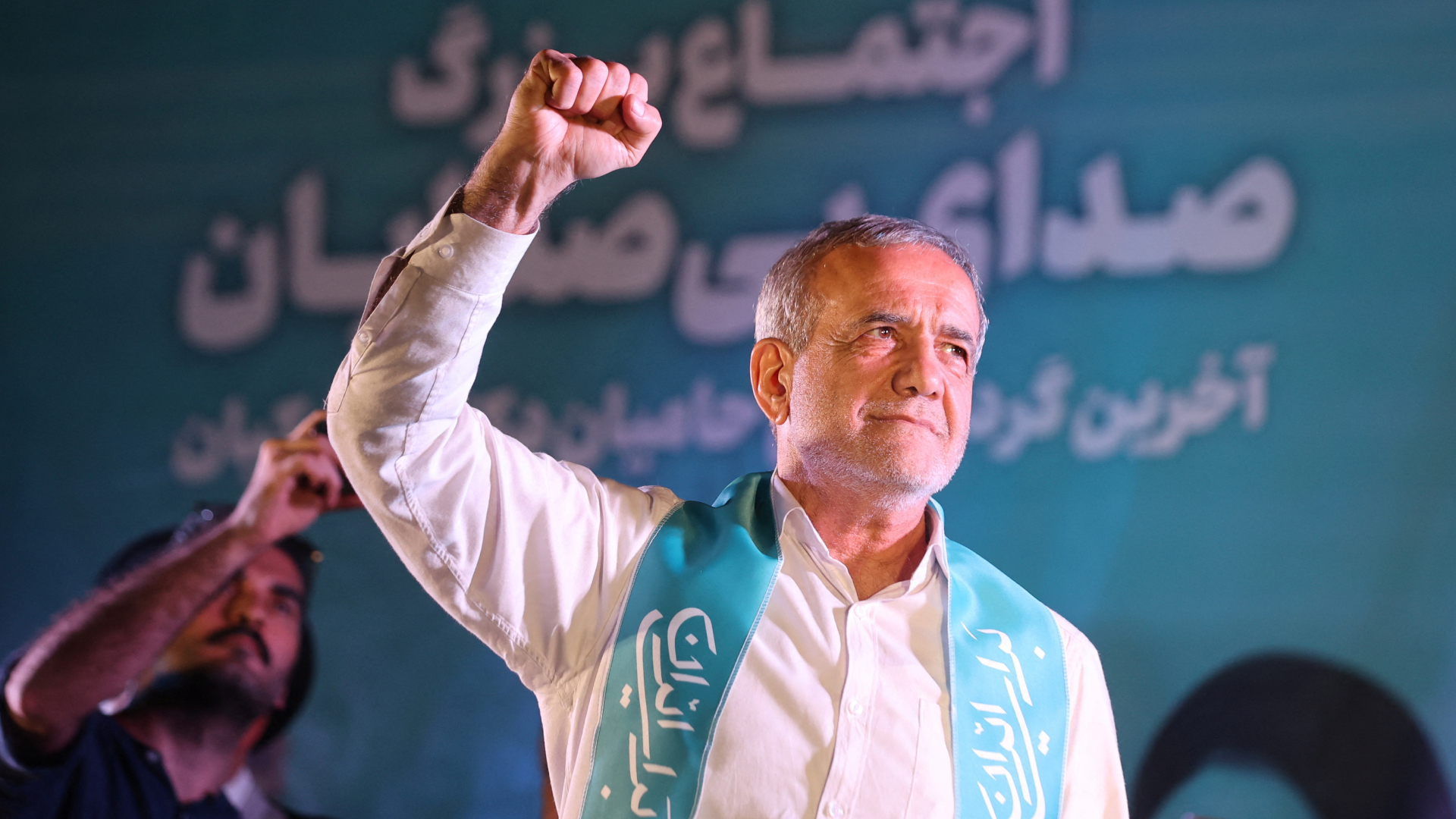 দেশকে রক্ষা করতে ইরানিরা জীবন উৎসর্গ করতে প্রস্তুত: পেজেশকিয়ান