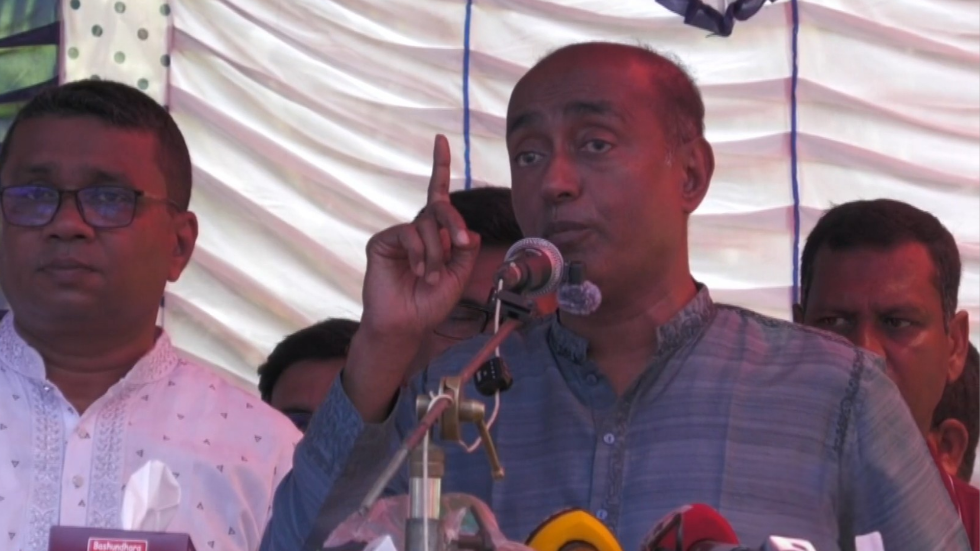 তেলের কালোবাজারি রোধে প্রয়োজনে মৃত্যুদণ্ডের শাস্তি প্রয়োগ করব: আইনমন্ত্রী