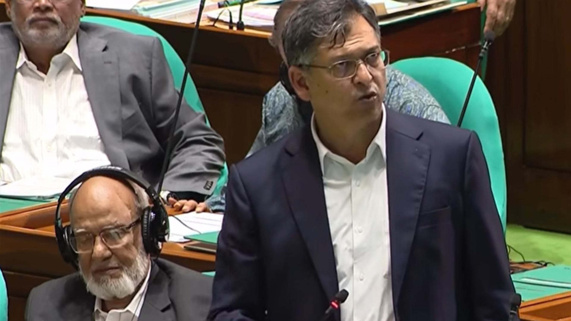 অবৈধ সিসা লাউঞ্জ, মদ-জুয়ার বিরুদ্ধে অভিযান কবে, জানালেন স্বরাষ্ট্রমন্ত্রী