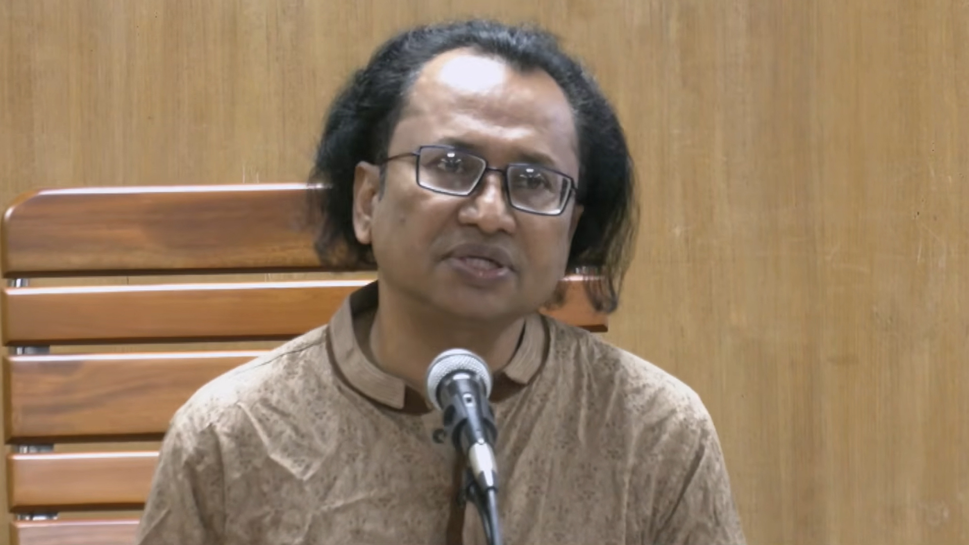 দেশে ডিজেলের মজুত কত টন, জানালেন প্রধানমন্ত্রীর তথ্য উপদেষ্টা