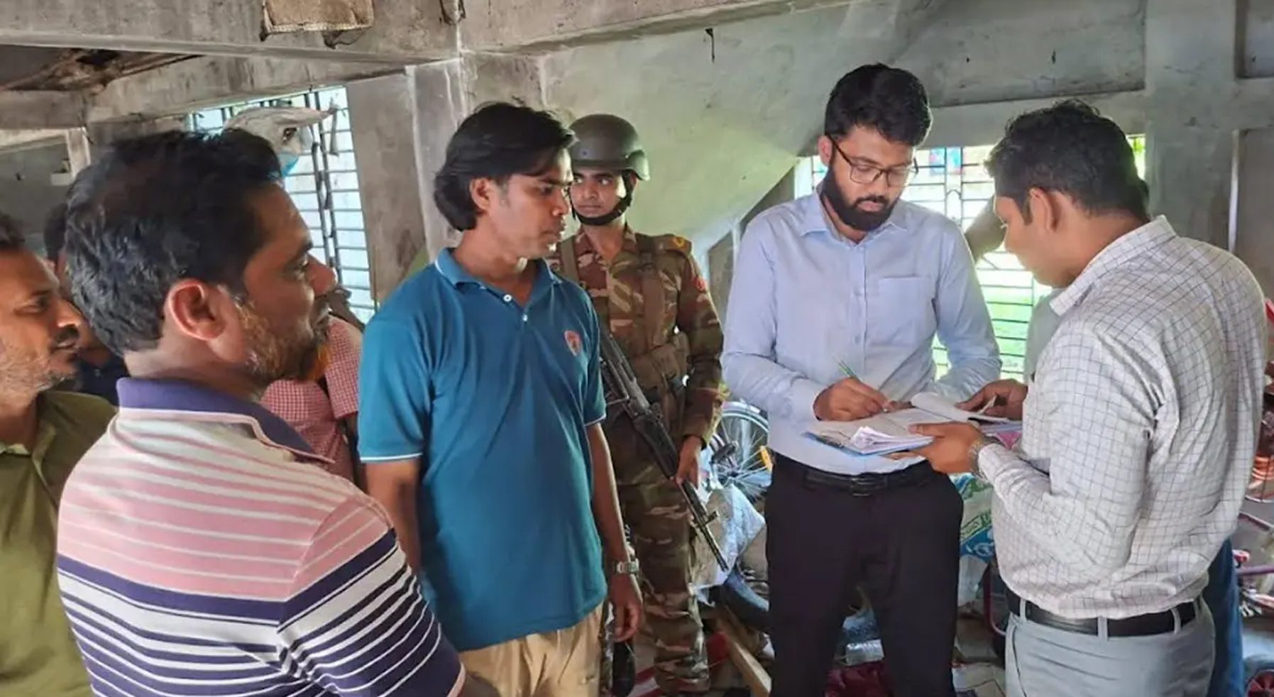 সাতক্ষীরায় বিপুল পরিমাণ ডিজেল জব্দ