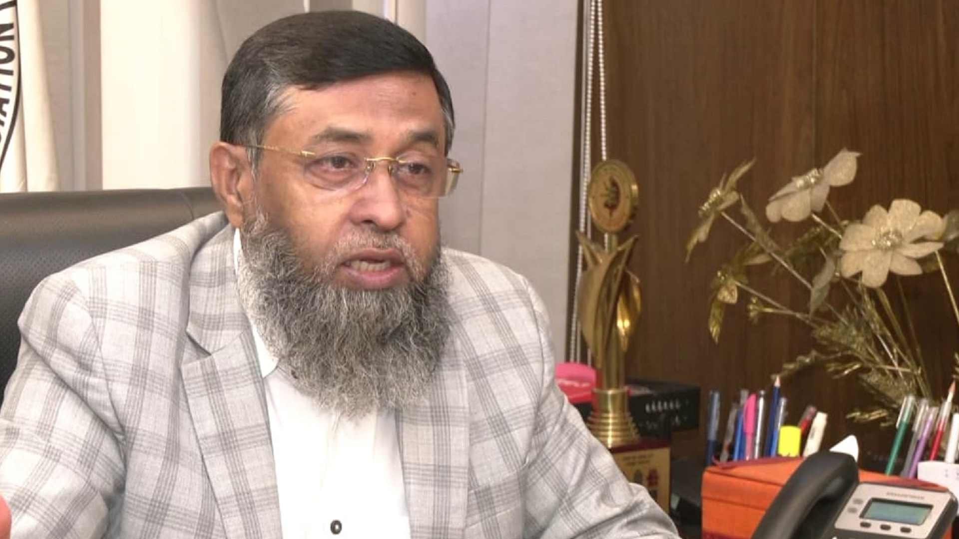 শ্রমিকের সংজ্ঞায় কর্মকর্তা-কর্মচারী শব্দ যুক্ত করে শিল্প ধ্বংসের পাঁয়তারা: মো. হাতেম