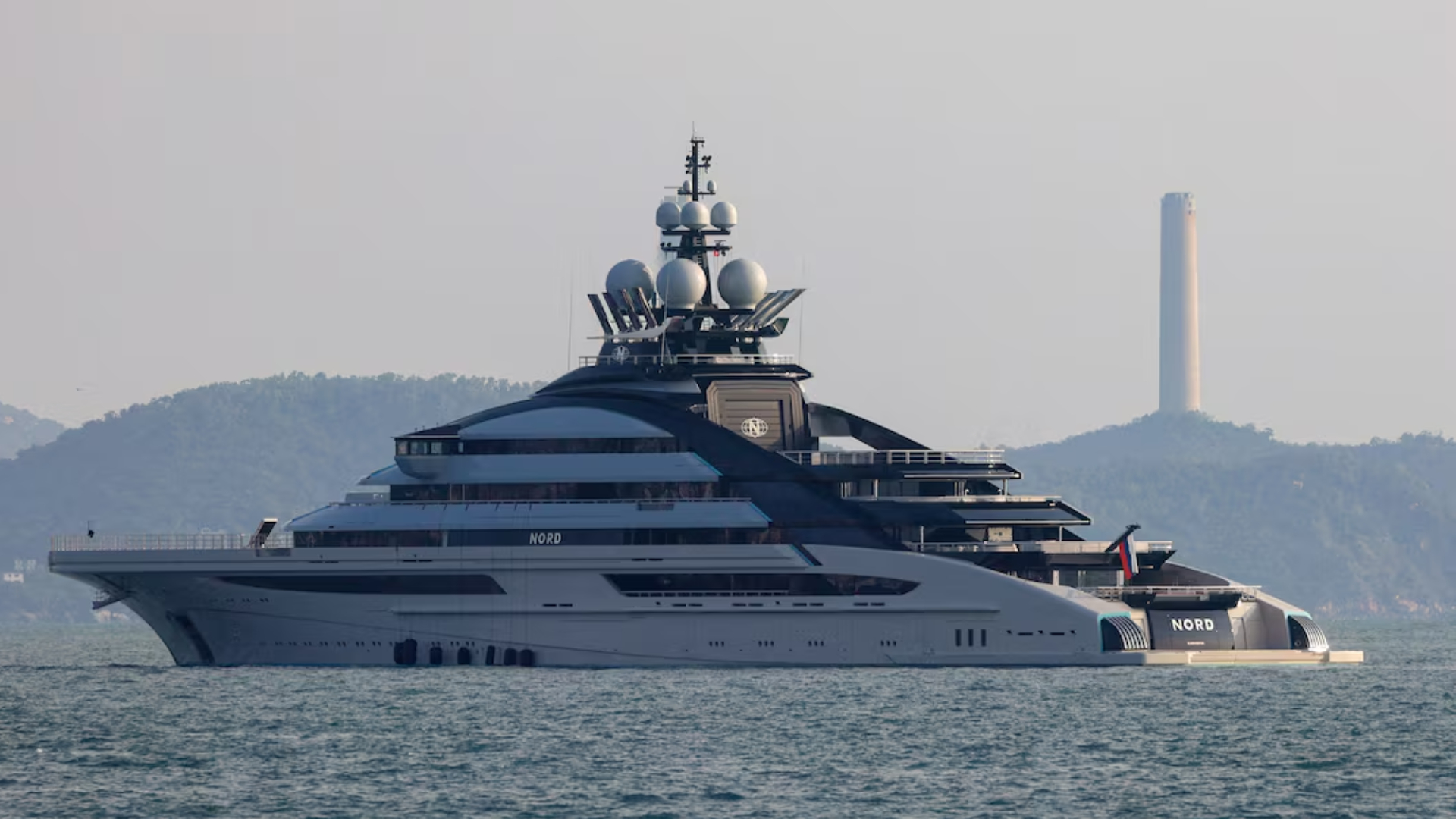 অবরোধের মধ্যেও হরমুজ পার হয়ে গেল রুশ সুপারইয়ট, কিন্তু কীভাবে?