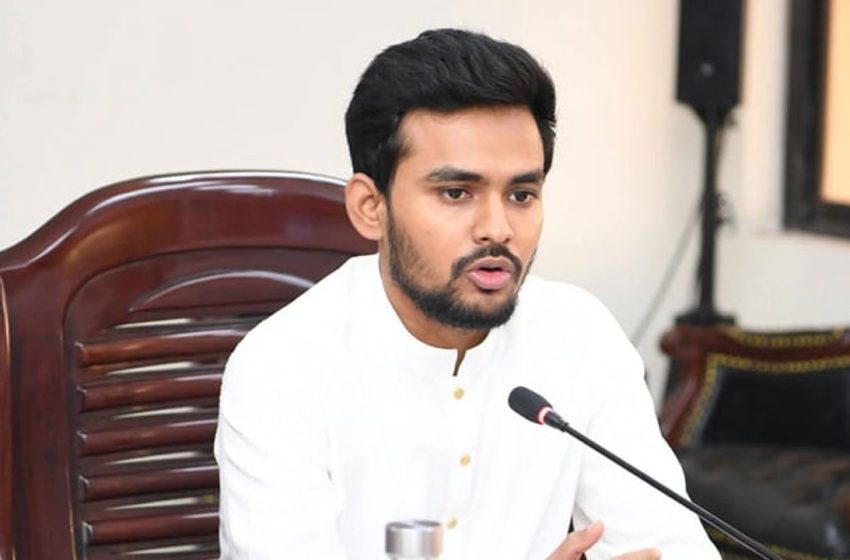 তারেক রহমান ক্ষমতায় বসেই গণতন্ত্র হত্যা করছেন: আসিফ মাহমুদ