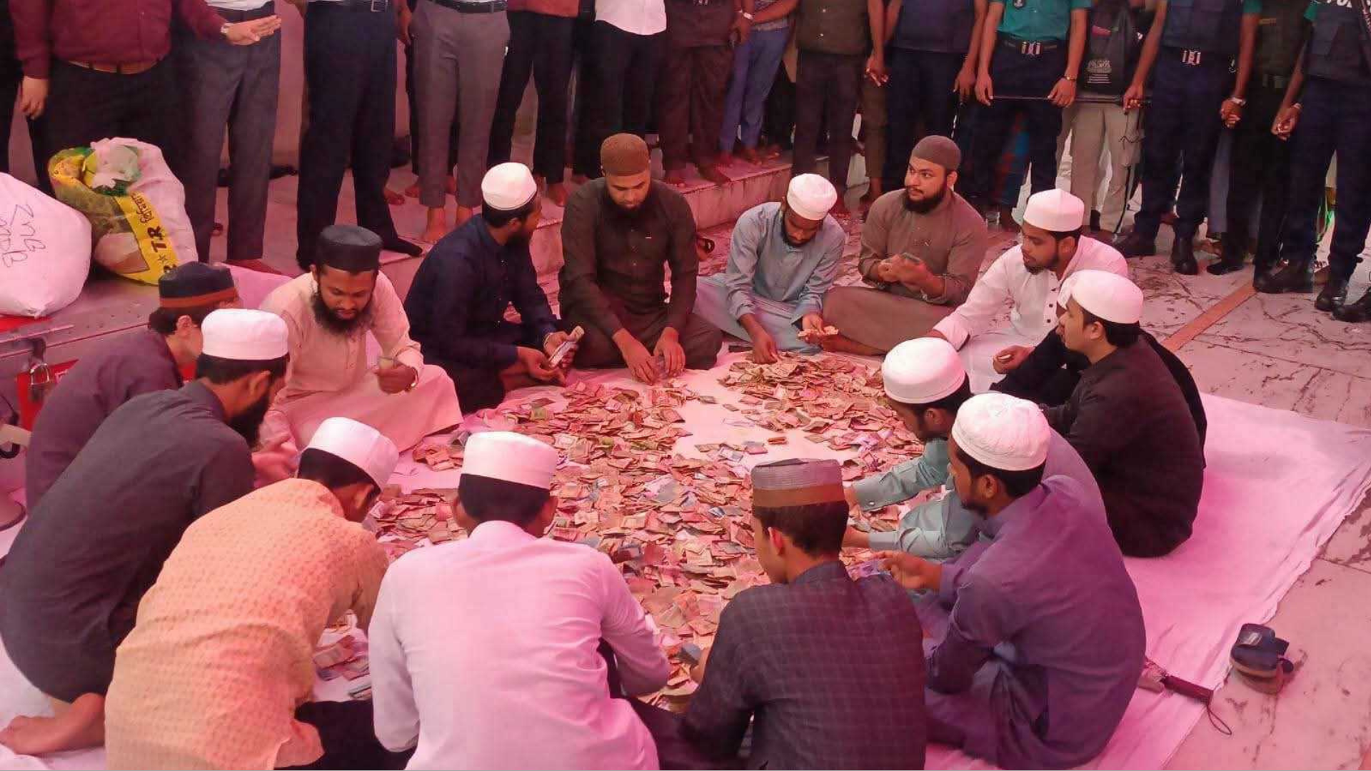 ৭০০ বছরের রীতি ভেঙে শাহজালাল মাজারে চলছে প্রকাশ্যে টাকা গণনা