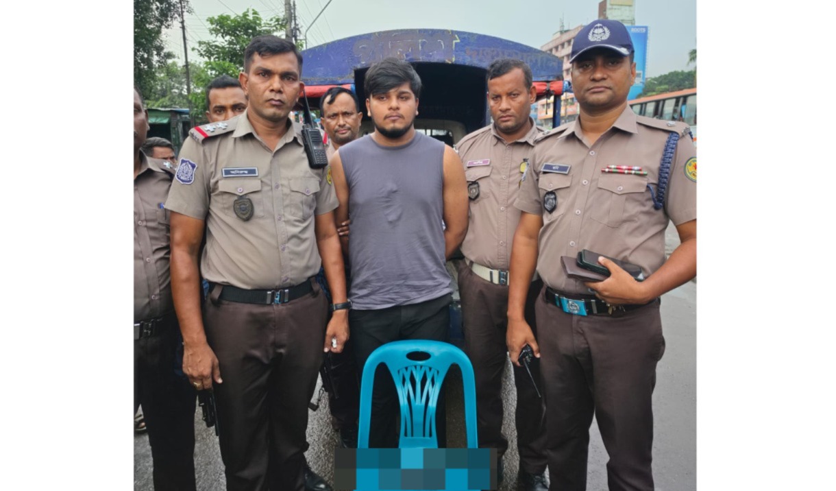 গাবতলীতে স্পোর্টস কার থেকে বিদেশি পিস্তল উদ্ধার