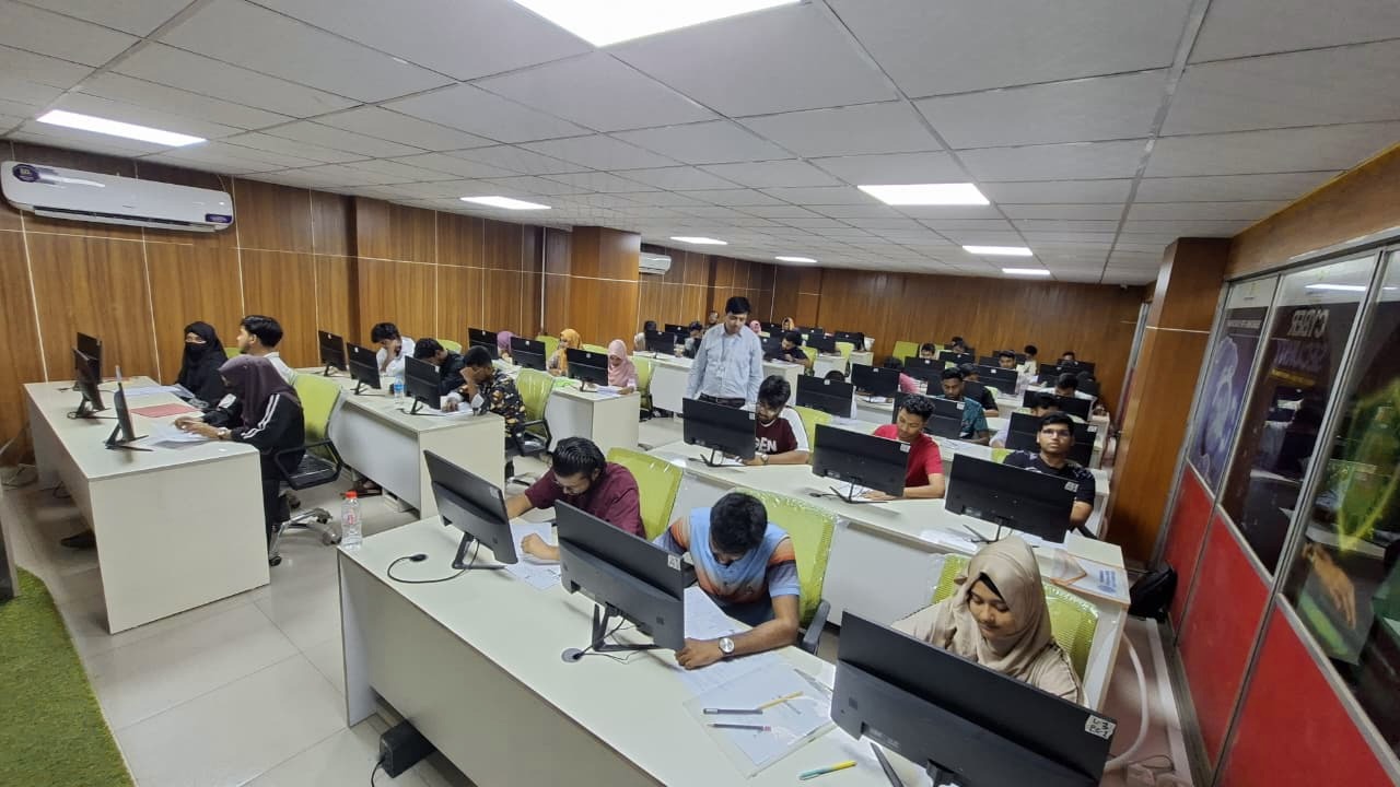 এআই প্রশিক্ষণের বাছাই পরীক্ষায় অংশ নিল ৫০ হাজার শিক্ষার্থী