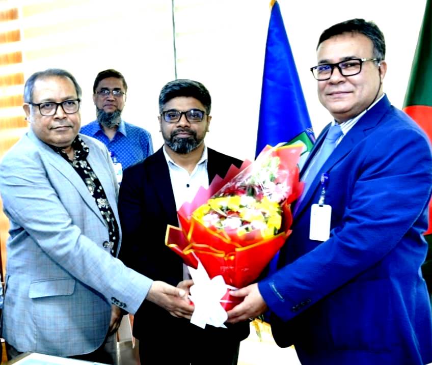 জাতীয় বিশ্ববিদ্যালয়ে নতুন ট্রেজারার অধ্যাপক ড. নাজমুল হোসাইনের যোগদান