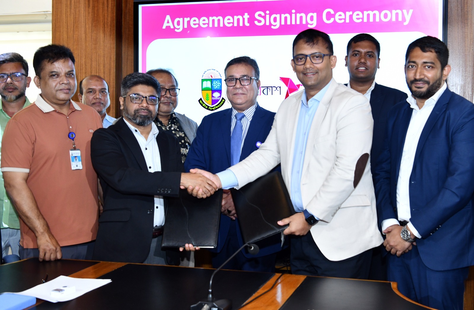 জাতীয় বিশ্ববিদ্যালয় ও bKash -এর চুক্তি স্বাক্ষর