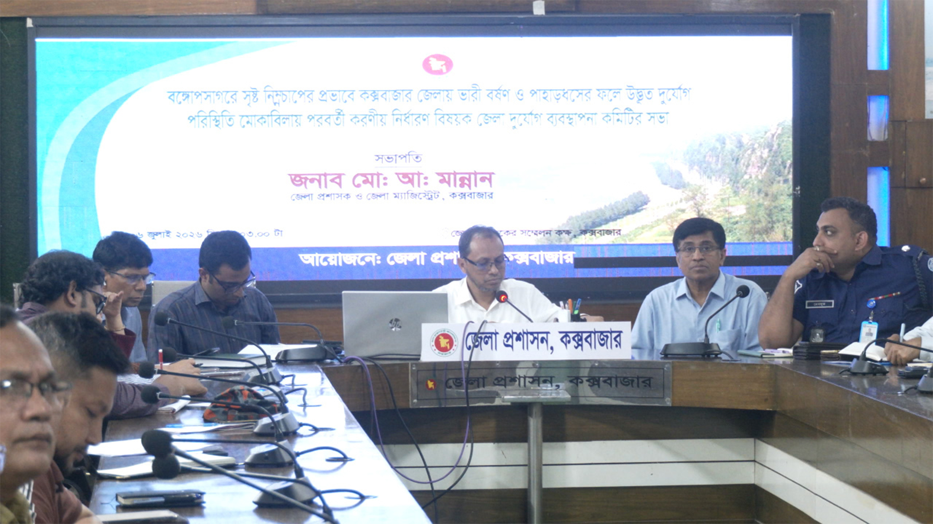 ভারি বর্ষণ, কক্সবাজারে ঝুঁকিপূর্ণ এলাকা থেকে মানুষ সরাতে নির্দেশ
