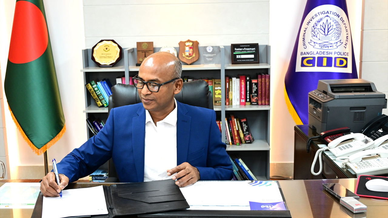 সিআইডি প্রধান হিসেবে দায়িত্ব গ্রহণ করলেন ব্যারিস্টার মোহাম্মদ মোশাররফ