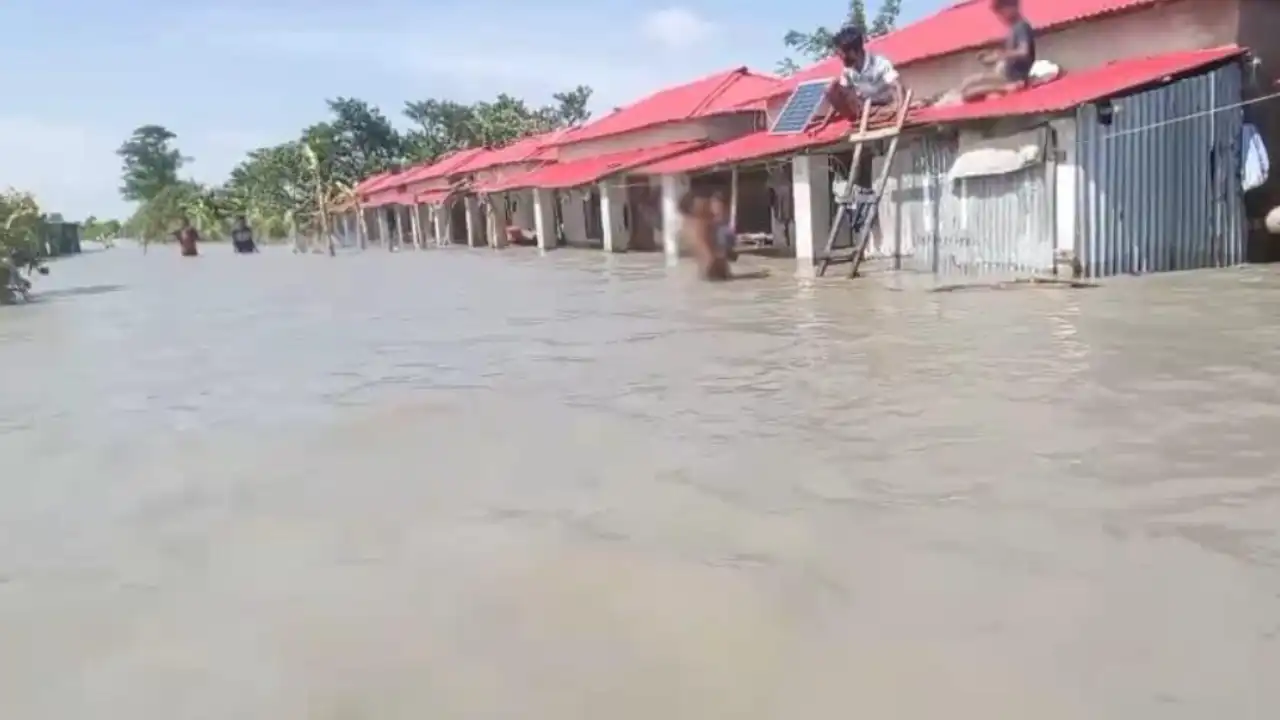 মনপুরায় নিম্নাঞ্চল প্লাবিত, পানিবন্দি ১০ হাজার মানুষ