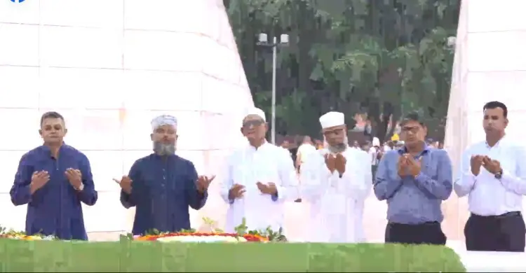 জিয়াউর রহমান ও খালেদা জিয়ার সমাধিতে শ্রদ্ধা জানালেন নতুন রাষ্ট্রপতি