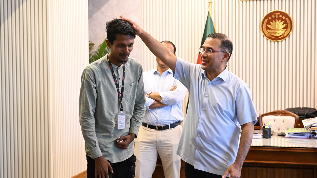 প্রধানমন্ত্রীর সাক্ষাতে পূরণ হলো অনুশ্রীর স্বপ্ন