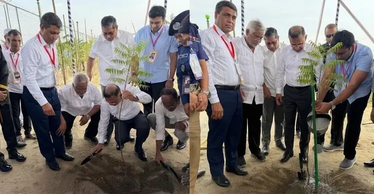আমিনবাজারে মহাসড়কের পাশে গাছের চারা রোপণ করলেন প্রধানমন্ত্রী
