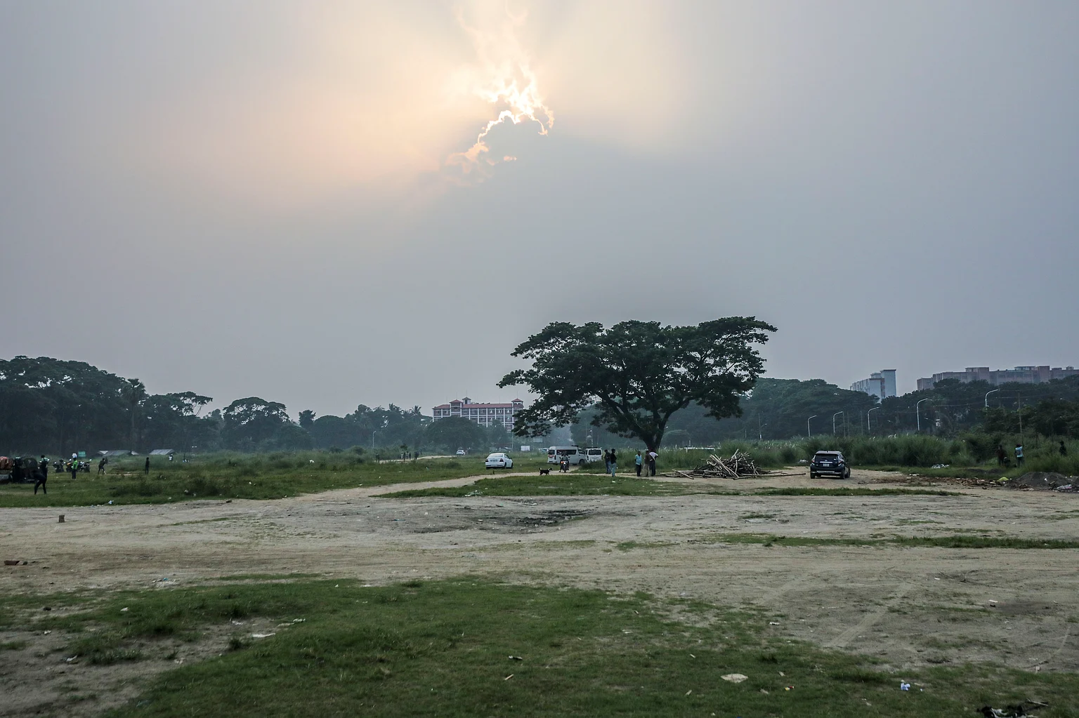 পুরোনো বাণিজ্য মেলার মাঠে, সচিবালয় সরিয়ে নেওয়া হবে