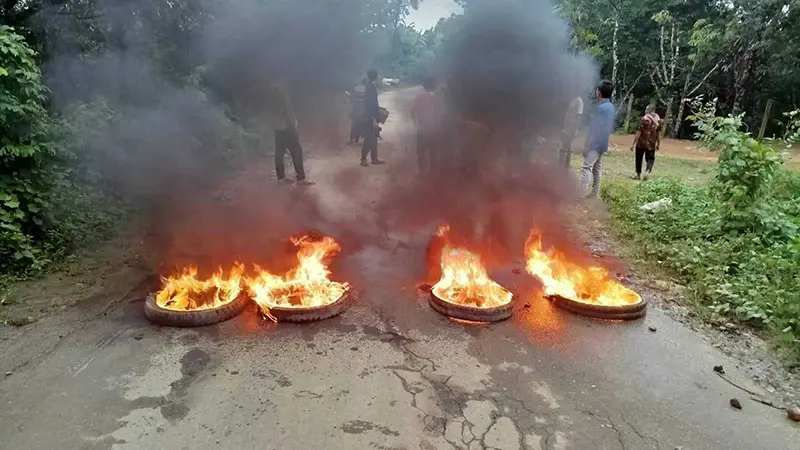 সাজেকে অনির্দিষ্টকালের সড়ক অবরোধ, ৯ শতাধিক পর্যটক আটকা